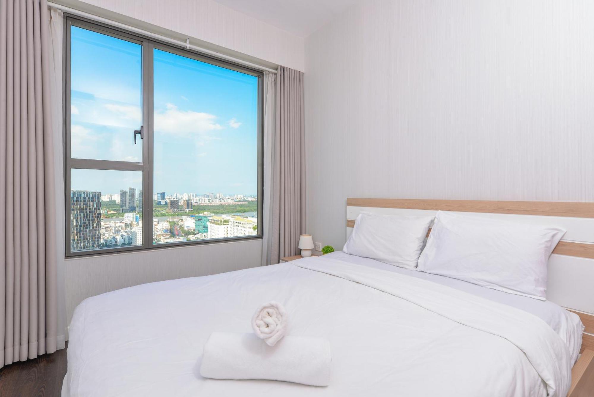 Yo'S Homes Rivergate Apartment Infinity Pool Near District 1 Ho Chi Minh City Exterior photo